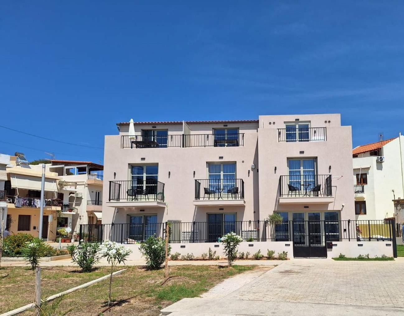 Porta Squero Premium Suites 罗希姆诺 外观 照片